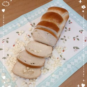 White chocolate bread w/vanilla bean