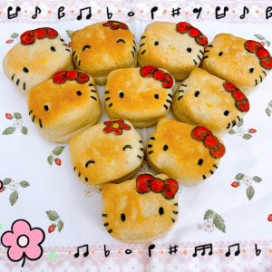 Small and Cute Hello Kitty breads (9 Pieces)