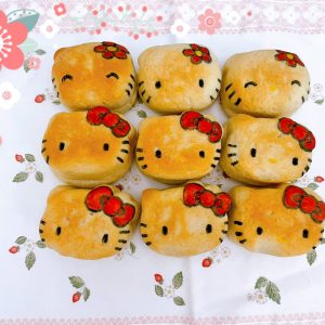 Small and Cute Hello Kitty breads (9 Pieces)